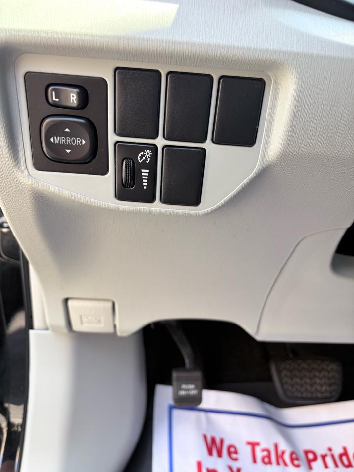 Toyota Prius Prius V 2012