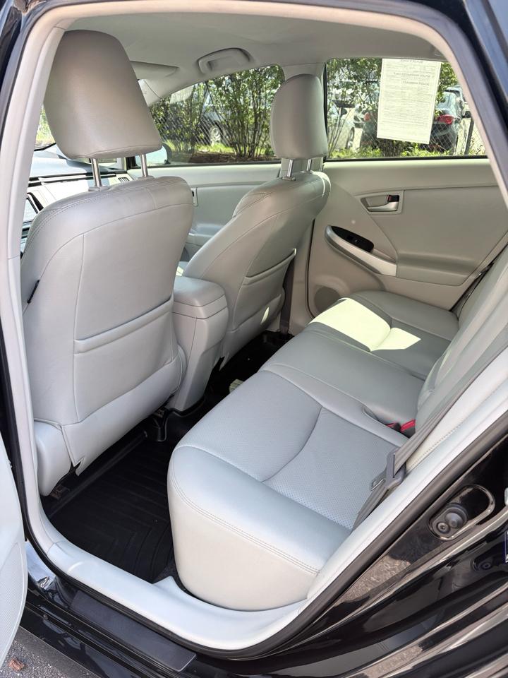 Toyota Prius Prius V 2012