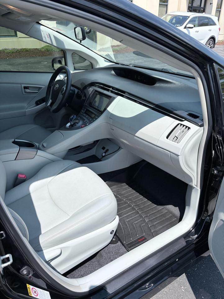 Toyota Prius Prius V 2012