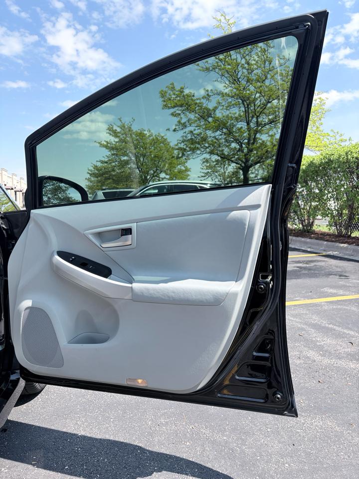 Toyota Prius Prius V 2012