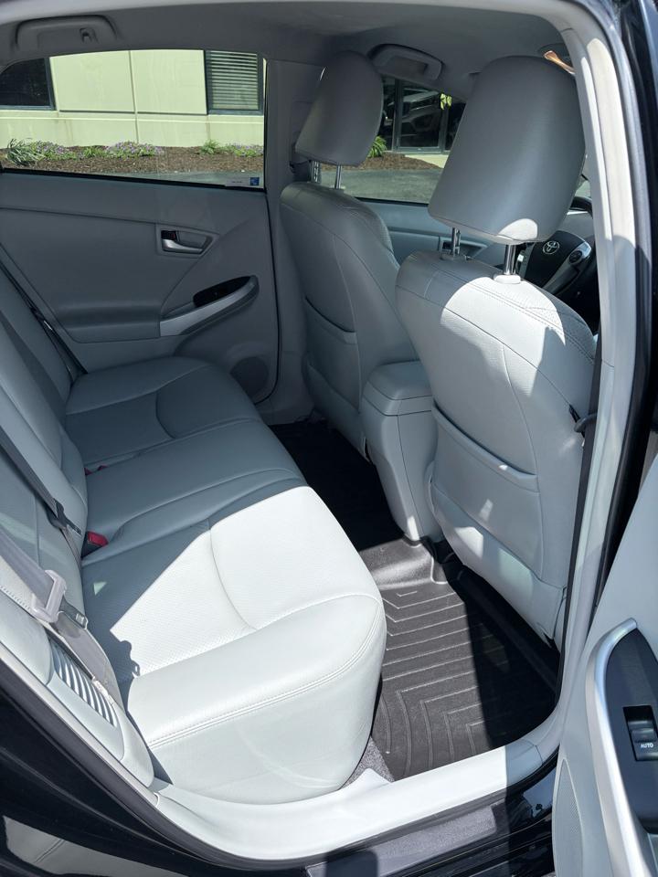 Toyota Prius Prius V 2012