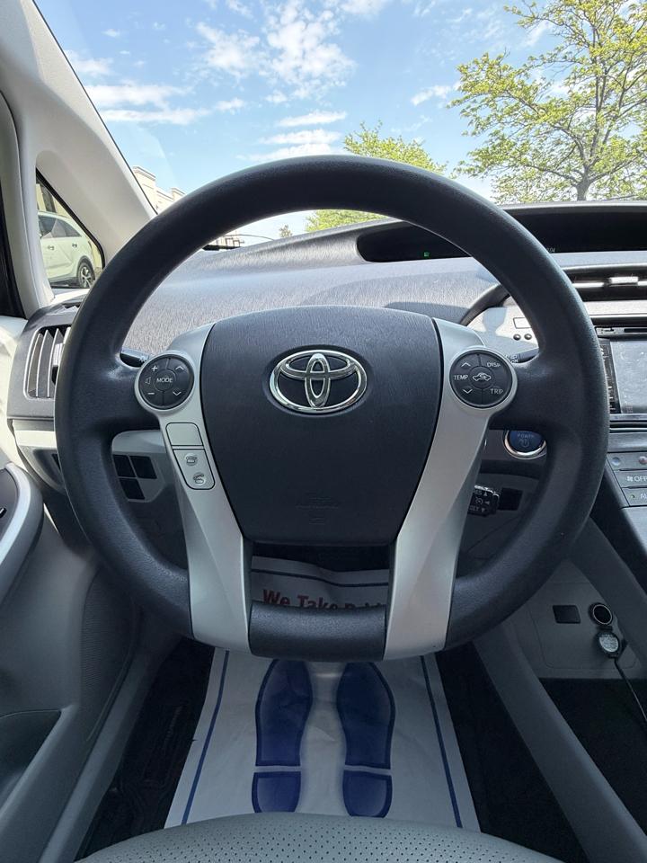 Toyota Prius Prius V 2012