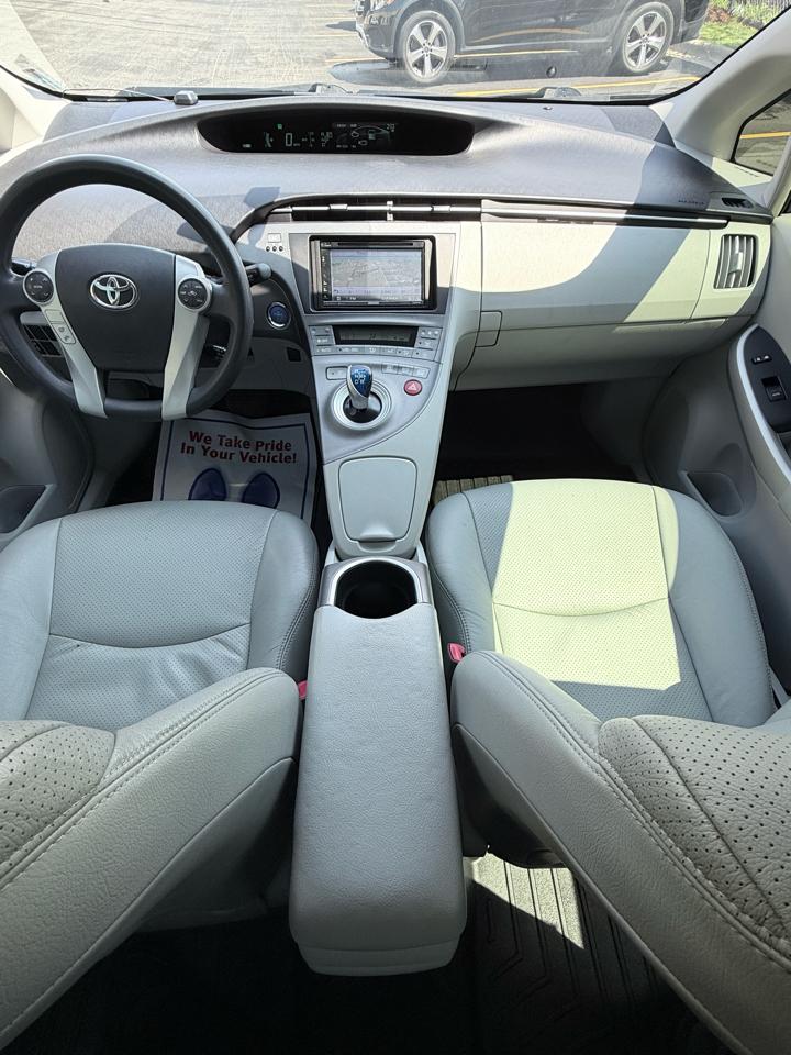 Toyota Prius Prius V 2012
