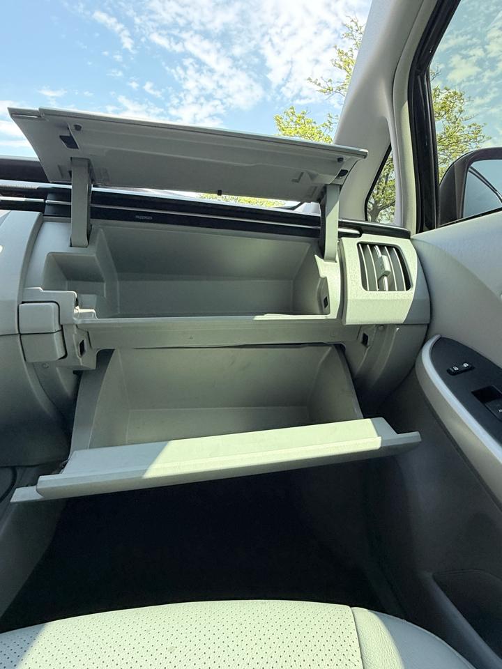 Toyota Prius Prius V 2012
