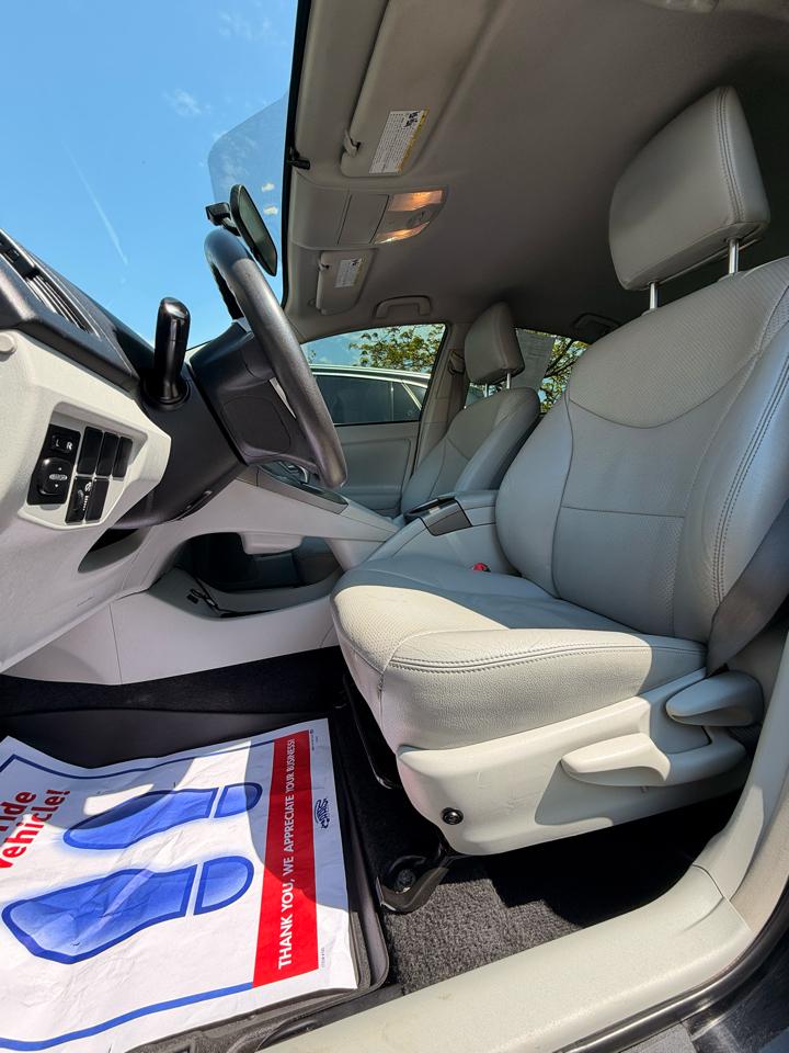 Toyota Prius Prius V 2012