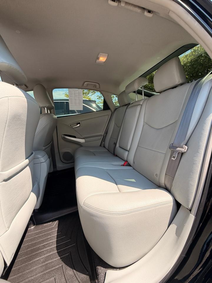 Toyota Prius Prius V 2012