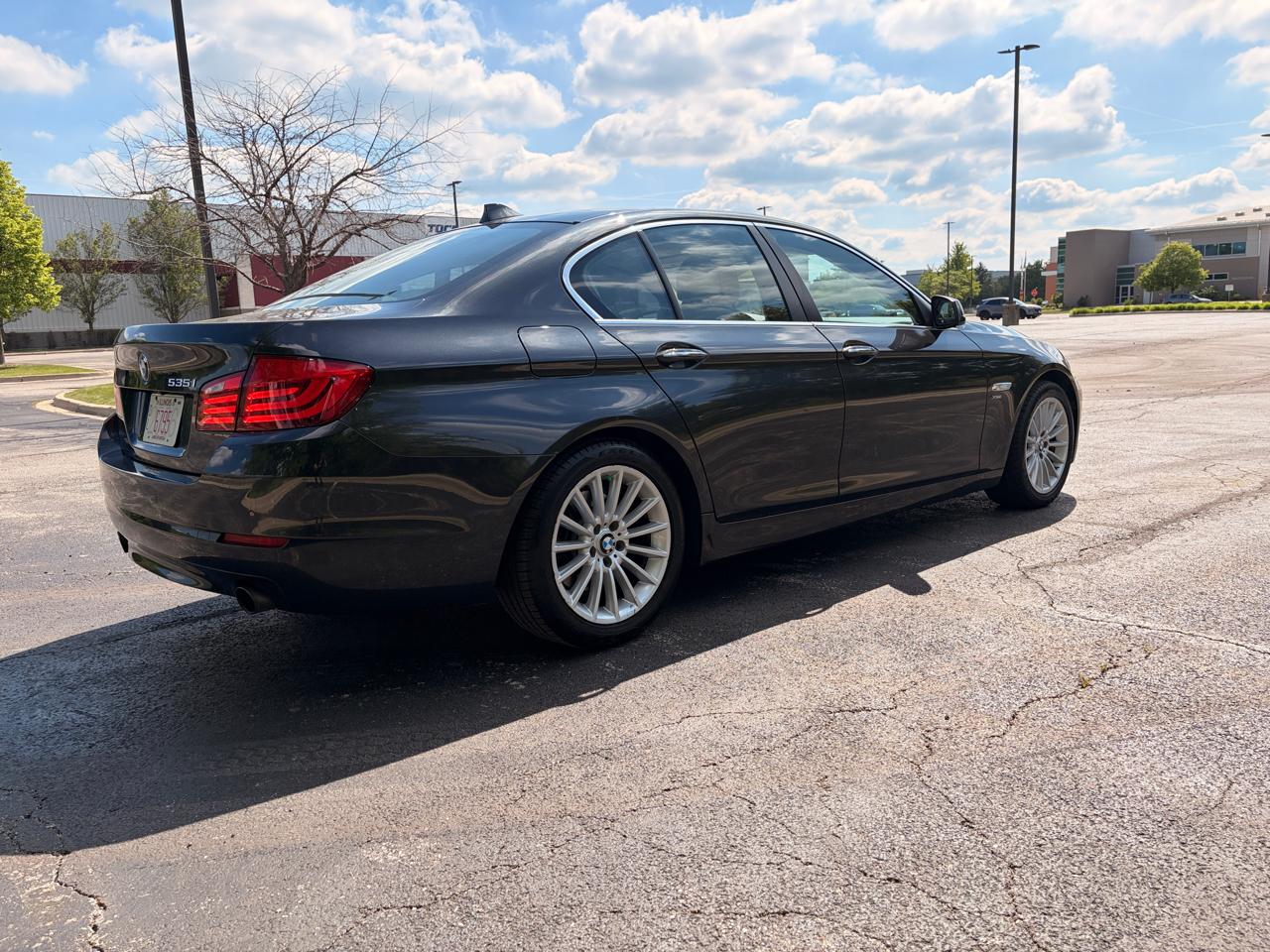 BMW 5-Series 535xi 2011