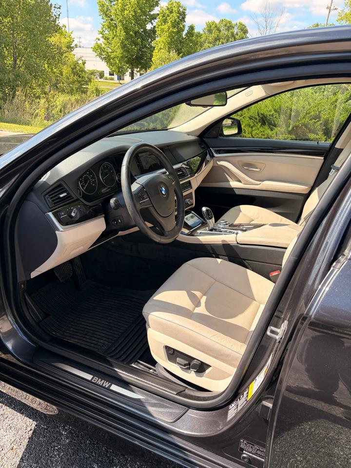 BMW 5-Series 535xi 2011