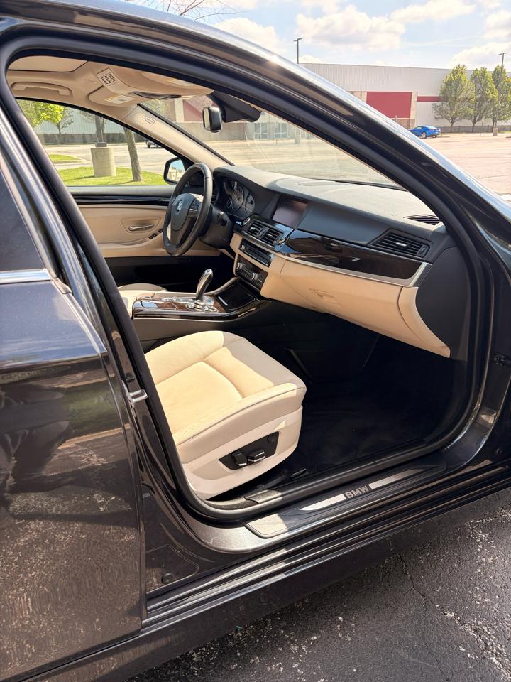 BMW 5-Series 535xi 2011