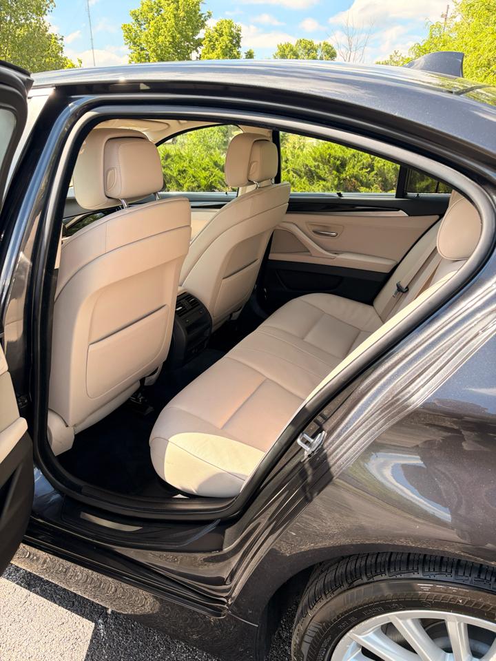 BMW 5-Series 535xi 2011
