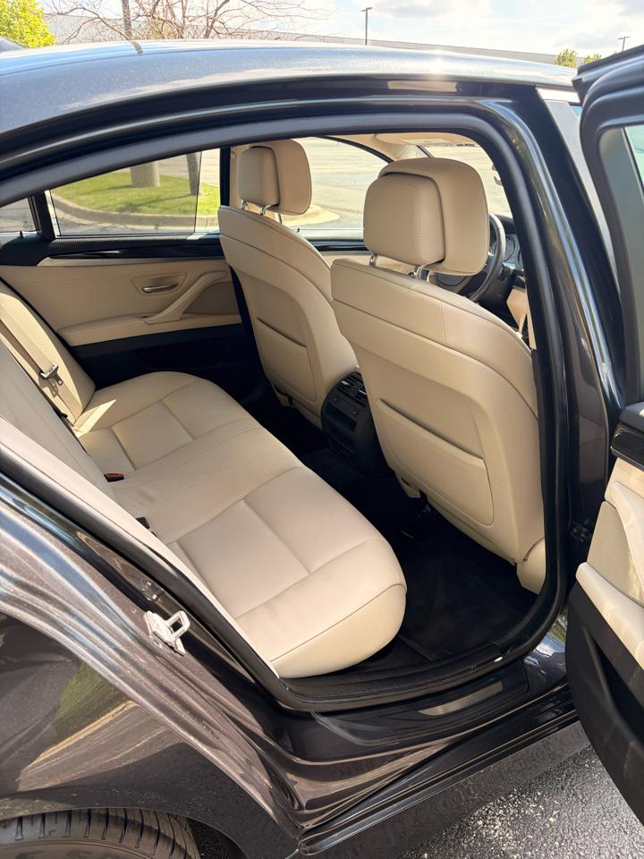 BMW 5-Series 535xi 2011