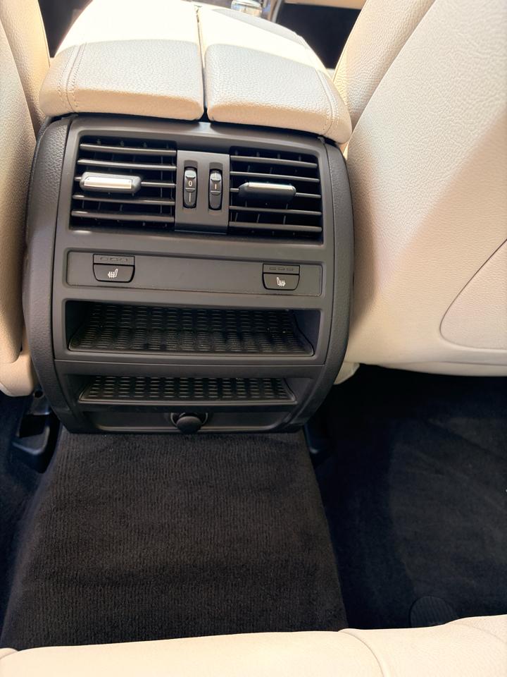 BMW 5-Series 535xi 2011