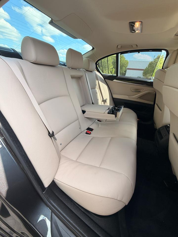 BMW 5-Series 535xi 2011