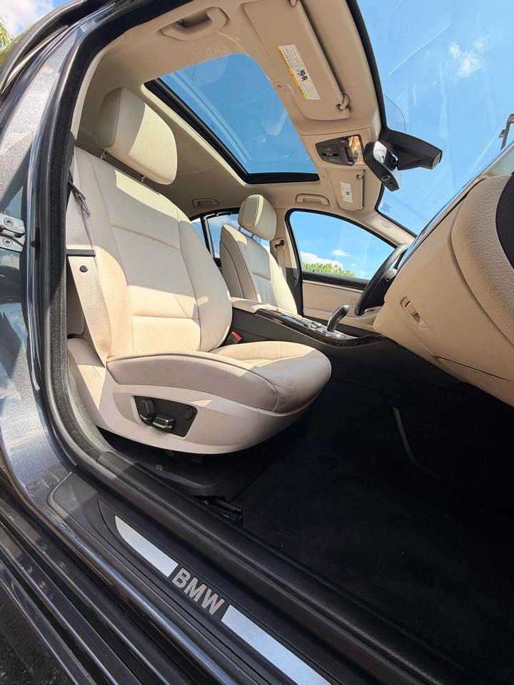 BMW 5-Series 535xi 2011