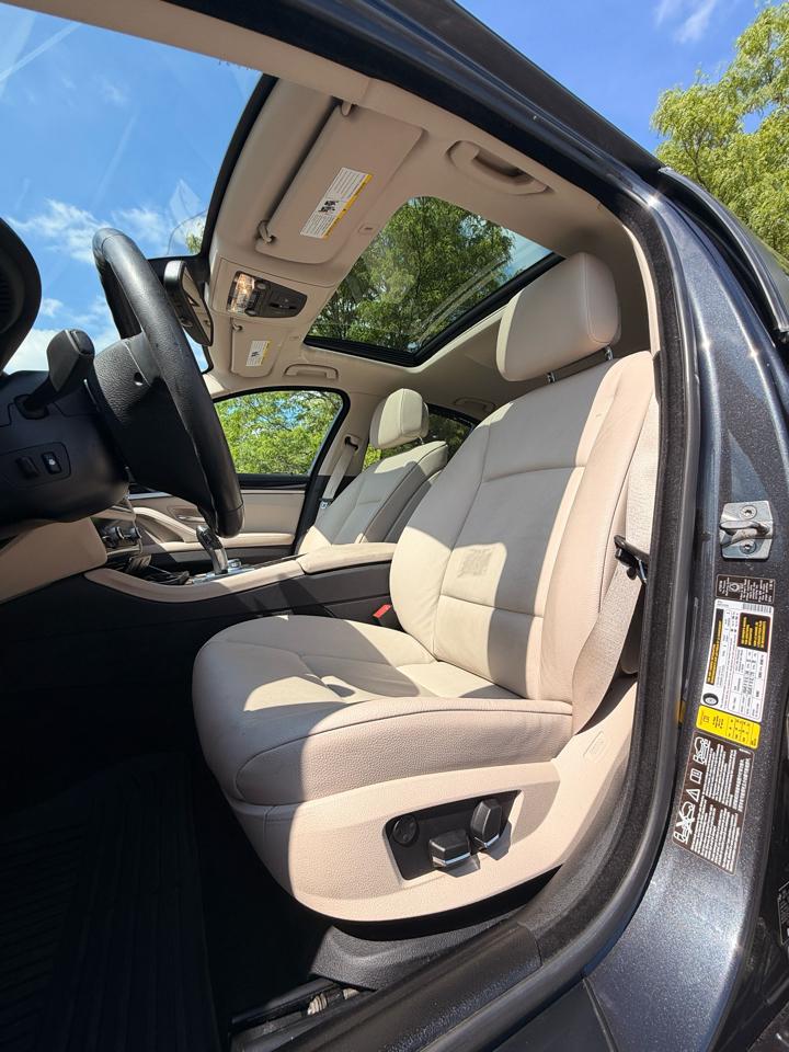 BMW 5-Series 535xi 2011