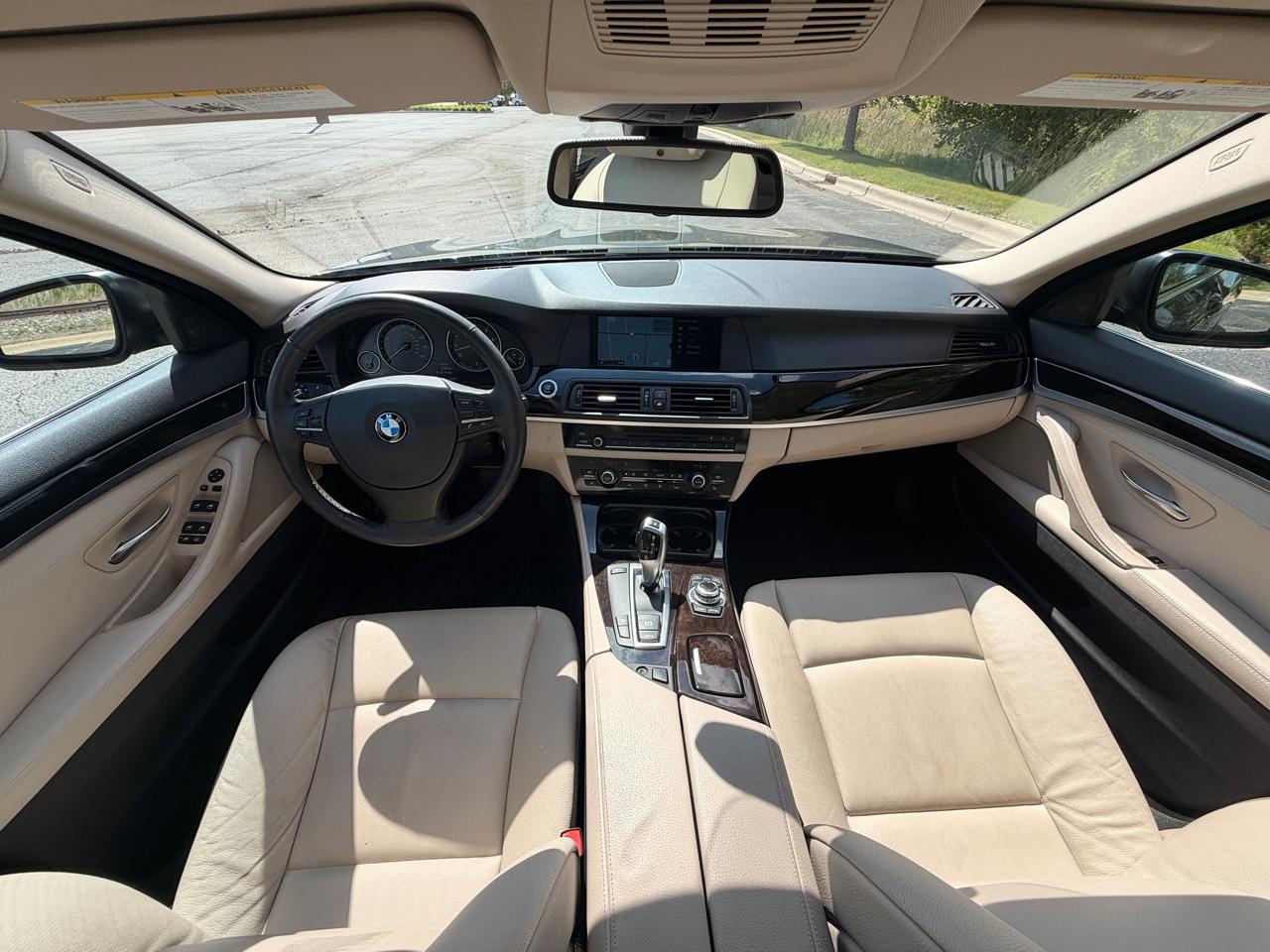 BMW 5-Series 535xi 2011