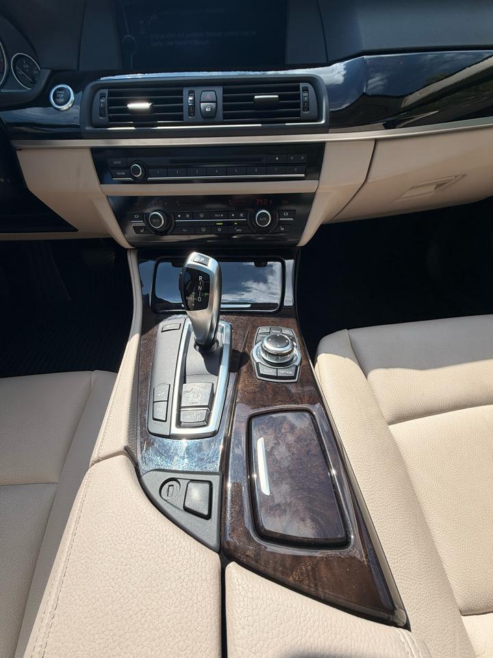 BMW 5-Series 535xi 2011