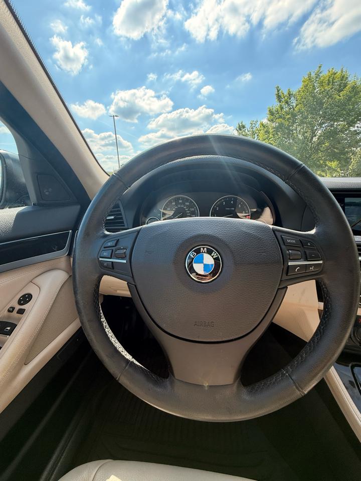 BMW 5-Series 535xi 2011