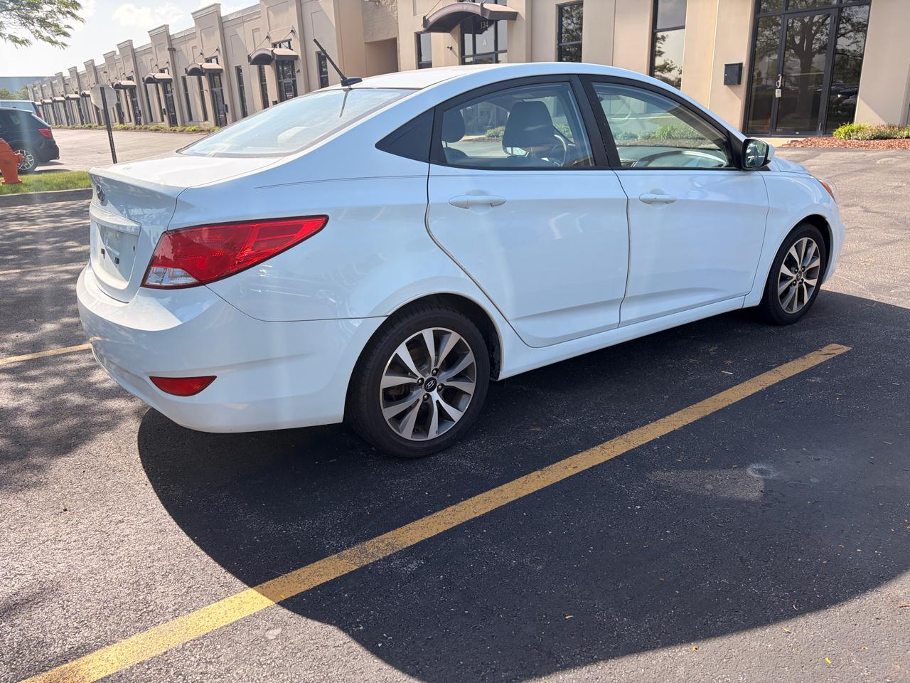 Hyundai Accent SE 4-Door 6A 2017