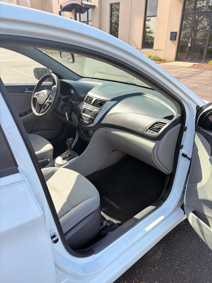 Hyundai Accent SE 4-Door 6A 2017