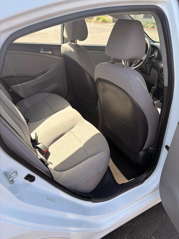 Hyundai Accent SE 4-Door 6A 2017