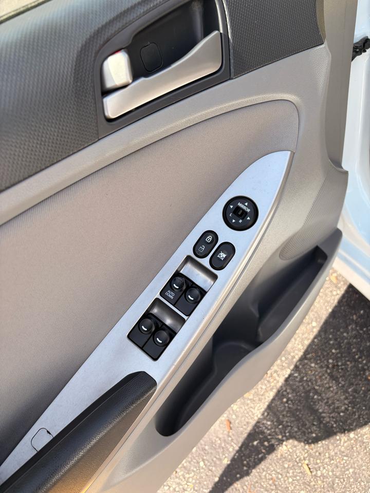 Hyundai Accent SE 4-Door 6A 2017
