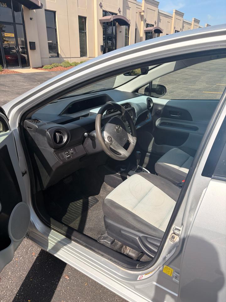 Toyota Prius c One 2012