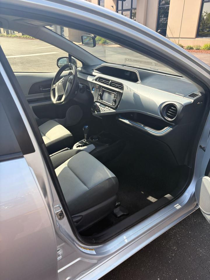 Toyota Prius c One 2012