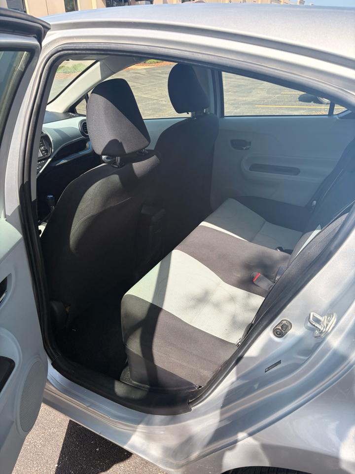 Toyota Prius c One 2012