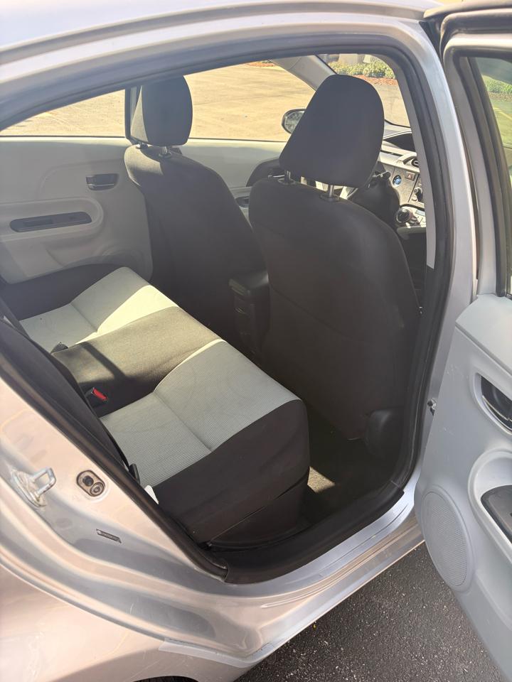 Toyota Prius c One 2012