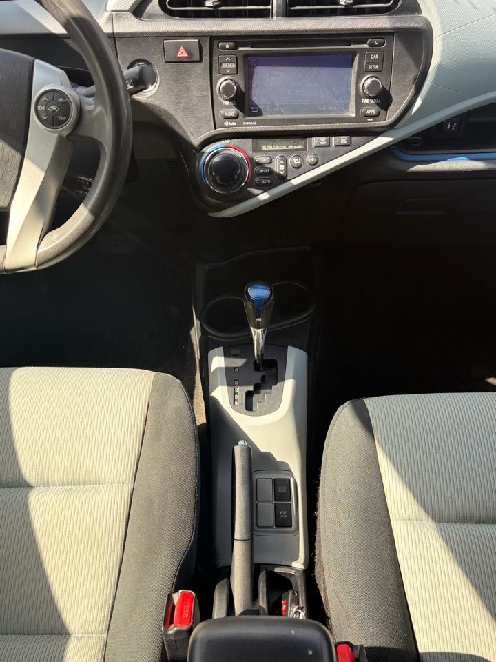 Toyota Prius c One 2012