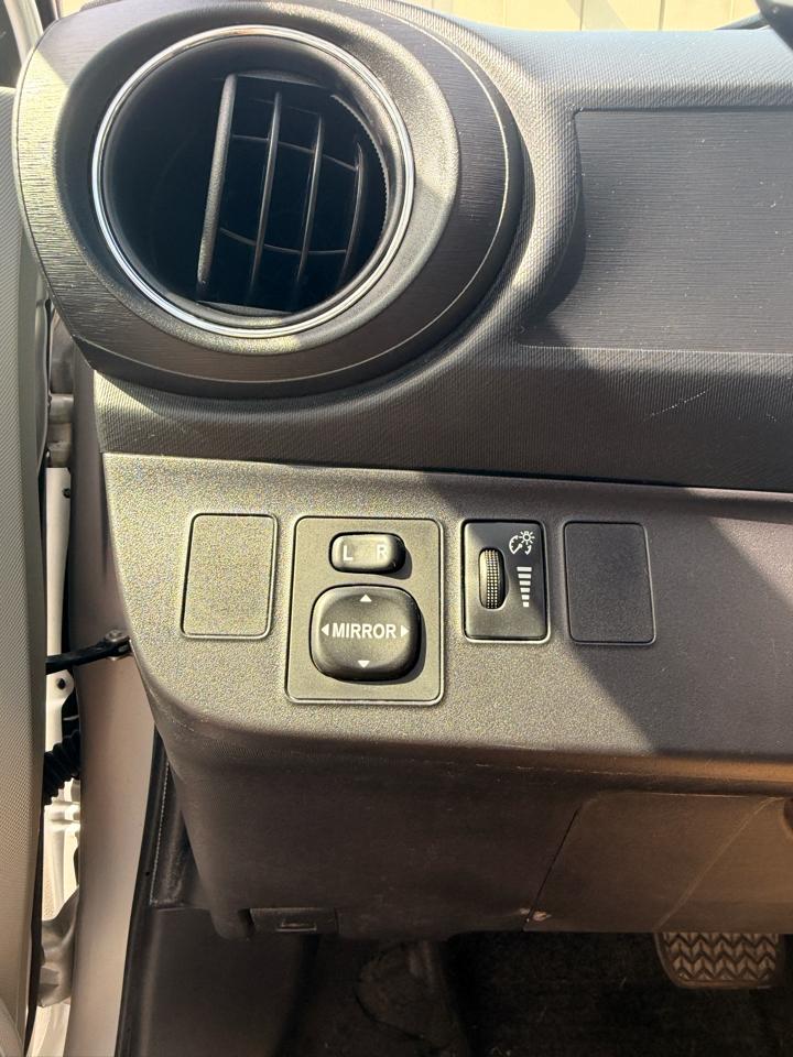 Toyota Prius c One 2012