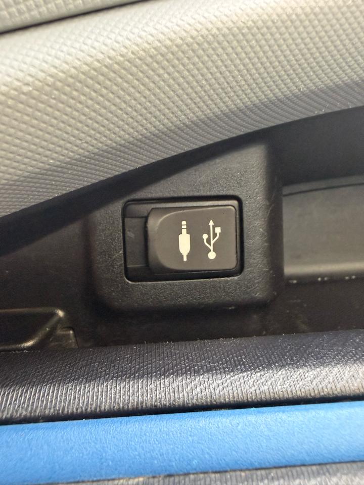 Toyota Prius c One 2012