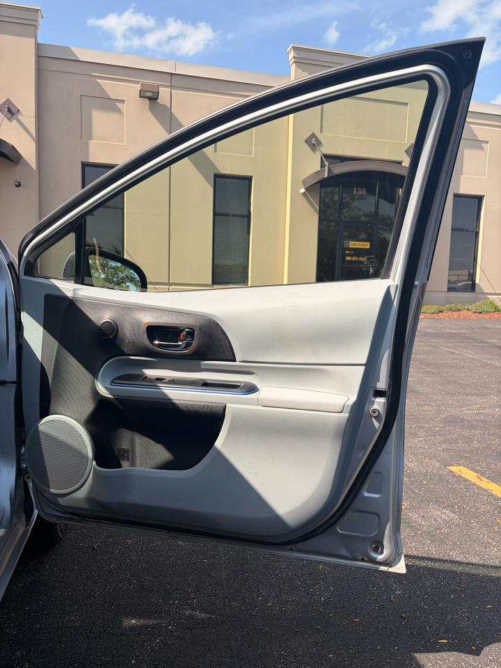Toyota Prius c One 2012
