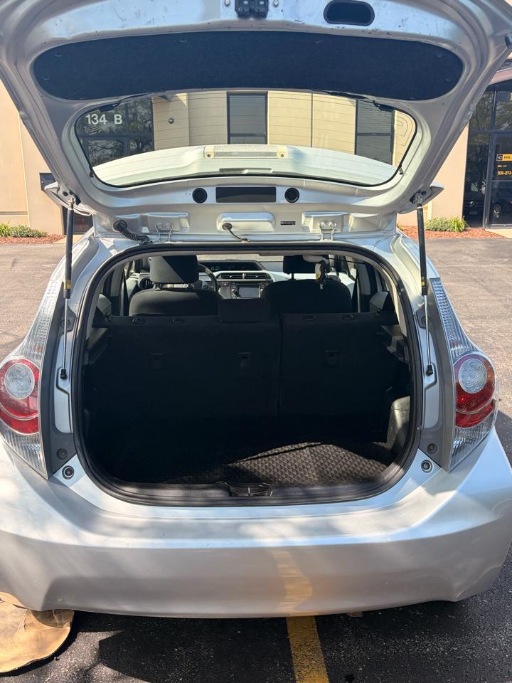 Toyota Prius c One 2012