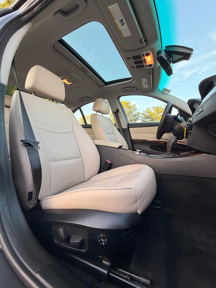 BMW 3-Series 328i 2011
