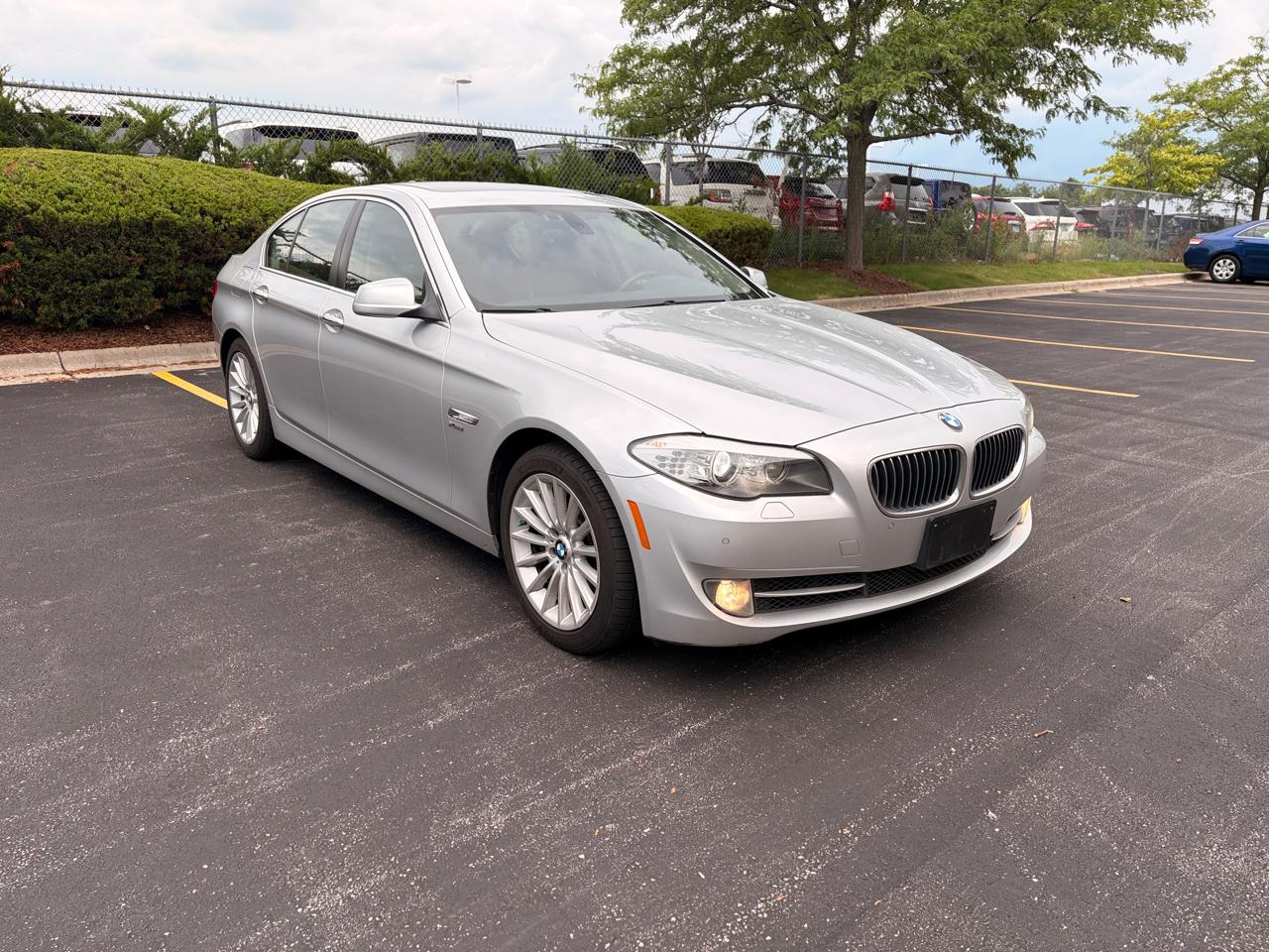 BMW 5-Series 535xi 2011