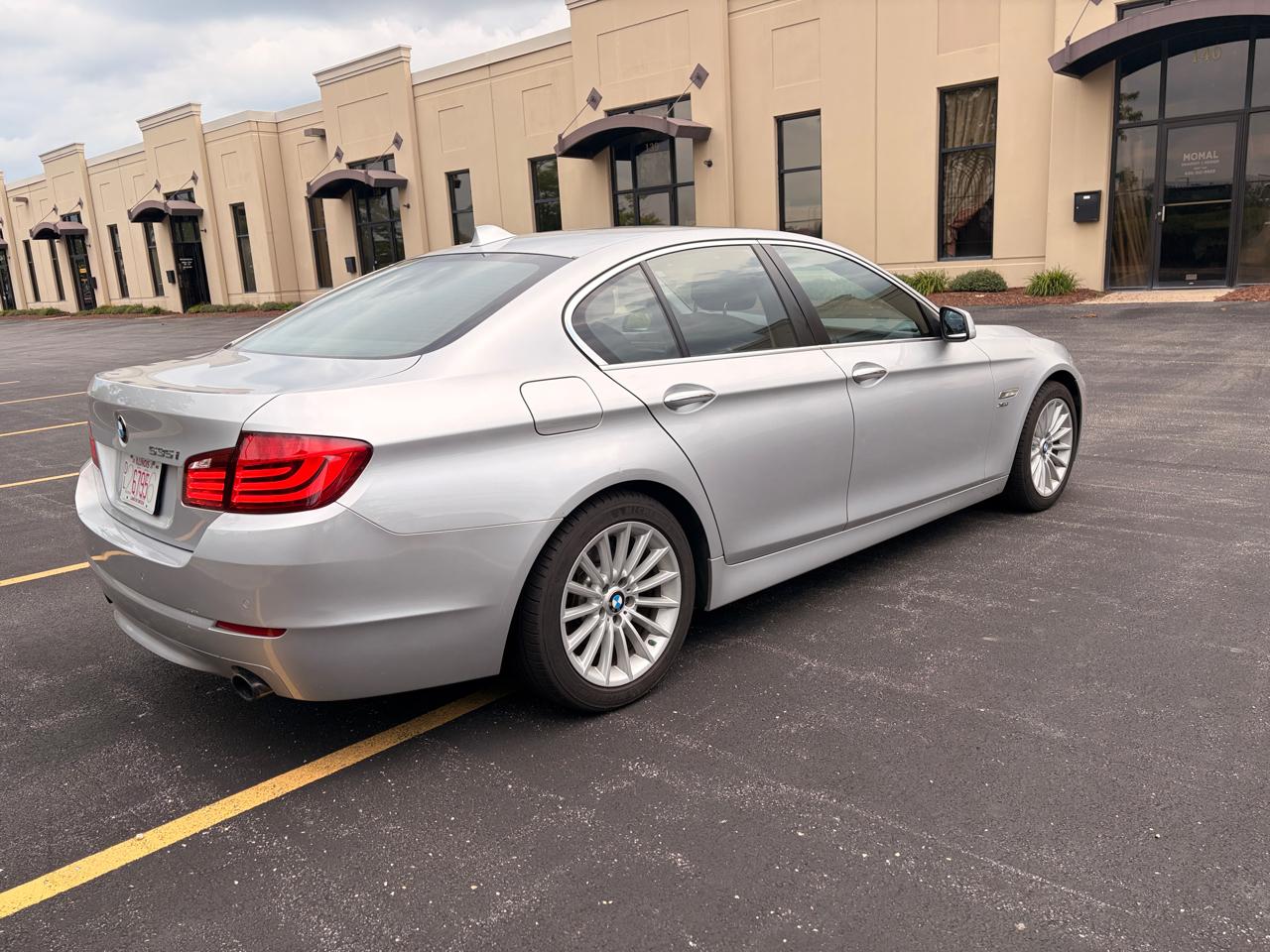 BMW 5-Series 535xi 2011
