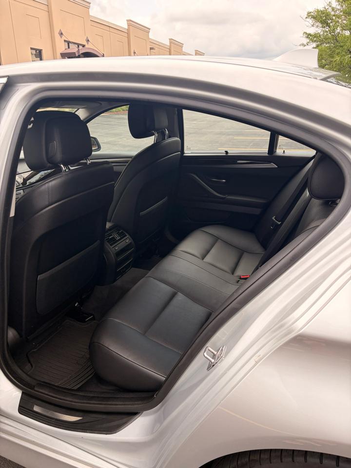 BMW 5-Series 535xi 2011