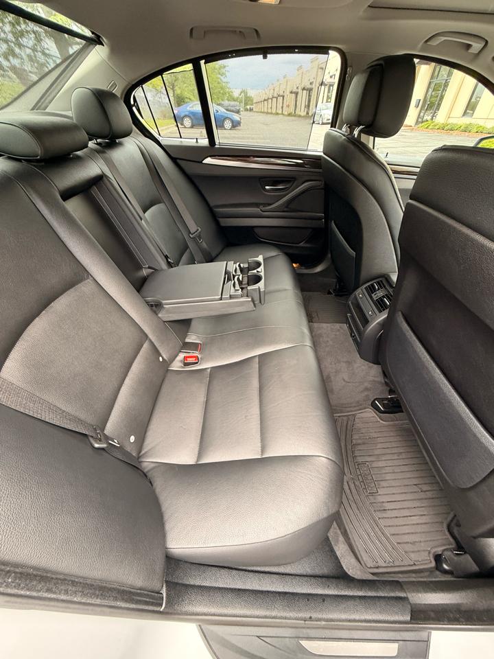 BMW 5-Series 535xi 2011