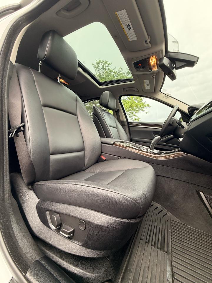 BMW 5-Series 535xi 2011