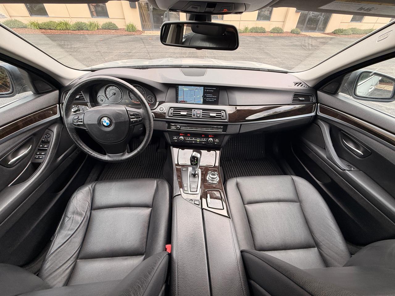 BMW 5-Series 535xi 2011