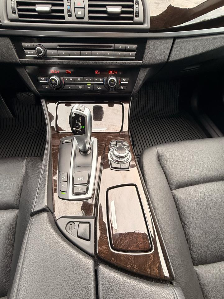 BMW 5-Series 535xi 2011