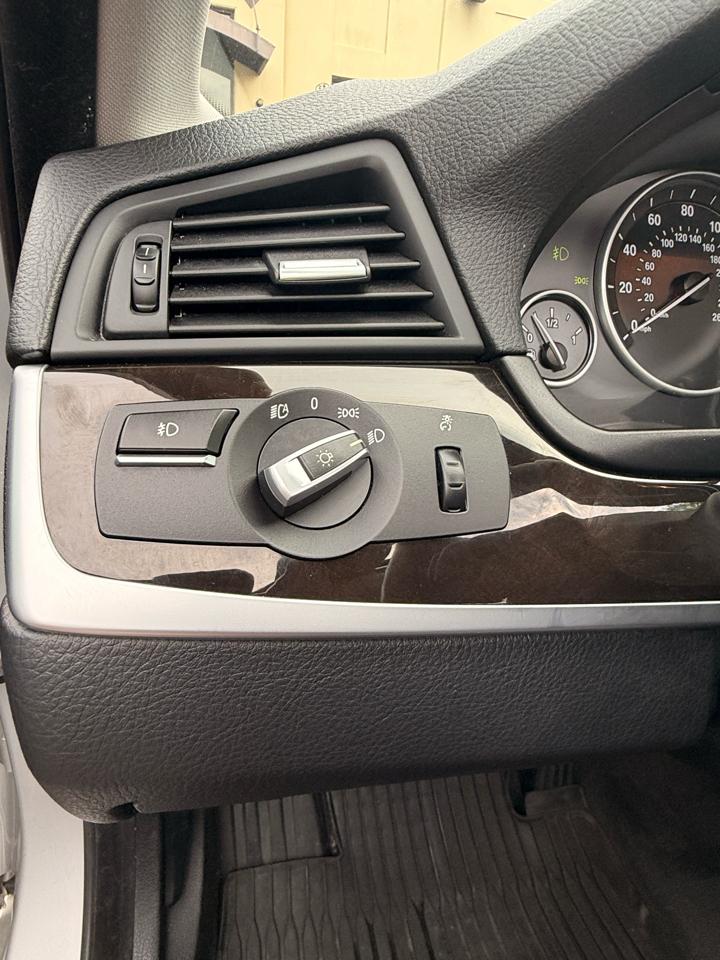 BMW 5-Series 535xi 2011