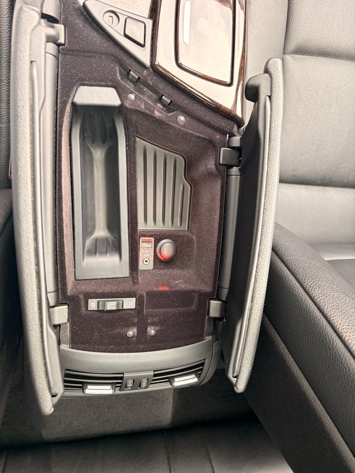 BMW 5-Series 535xi 2011
