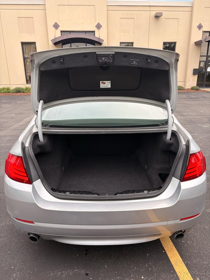 BMW 5-Series 535xi 2011