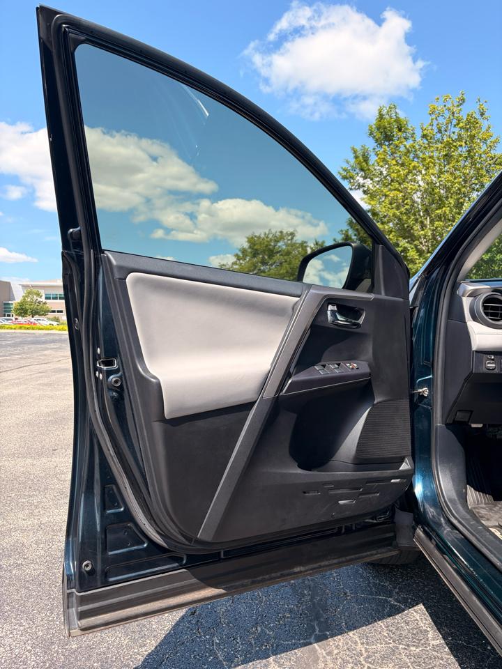 Toyota RAV4 XLE AWD 2018