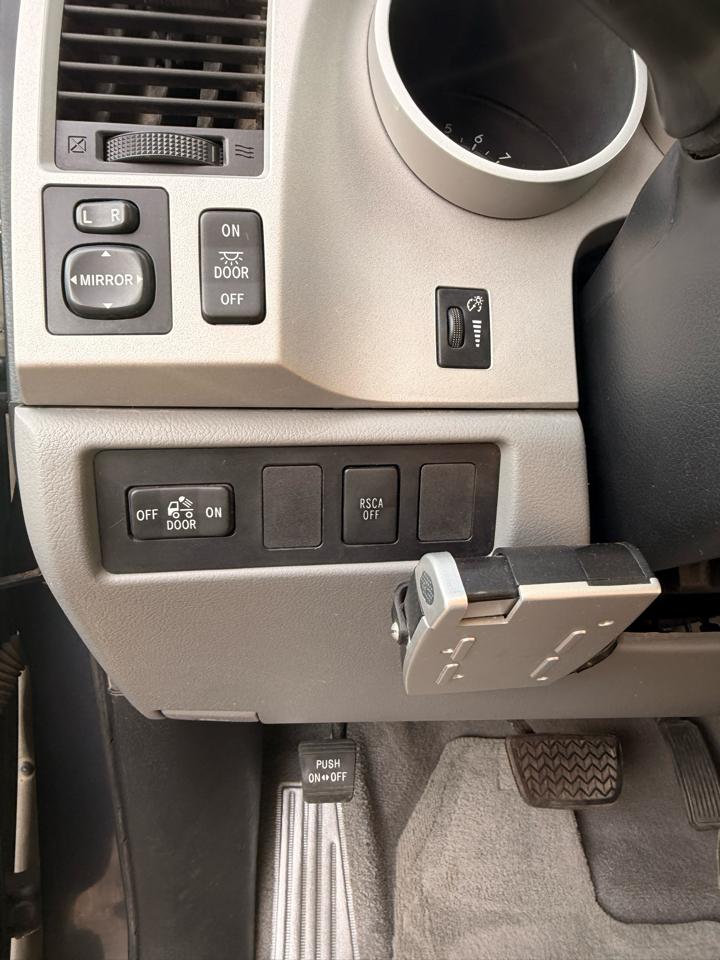 Toyota Tundra SR5 Double Cab 5.7L 2WD 2008