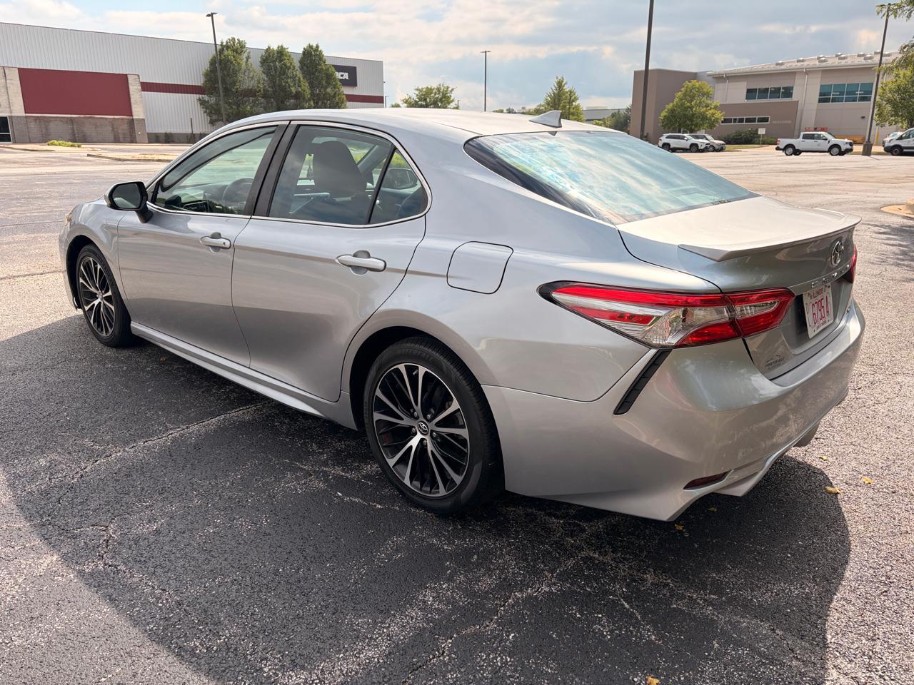 Toyota Camry SE 2019