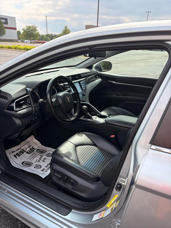 Toyota Camry SE 2019